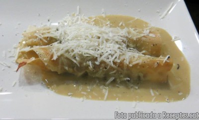 Recepta de cuina de Canelons cruixents de confit d'ànec  amb beixamel de foie i parmesà