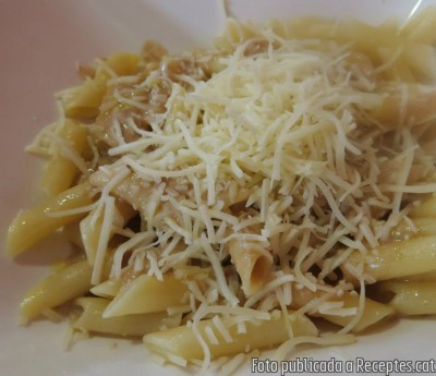 Recepta de cuina de Macarrons amb salsa de ceps i formatge