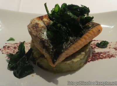 Recepta de cuina de Salmó amb trinxat i espinacs frescos
