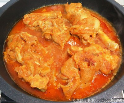 Recepta de cuina de Peus de porc estofats amb escamarlans i pesols extrafins