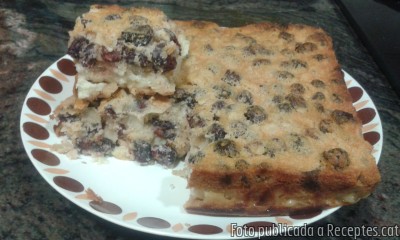 Pastís de clares d'ou amb avajons i ametlla o nous