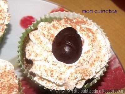 Recepta de cuina de Magdalenes de moca, nata i bombonets