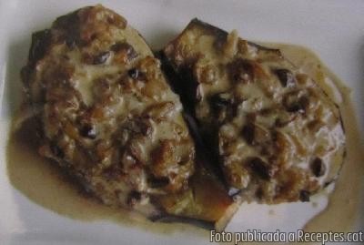 Albergínies farcides de carn i bolets amb salsa de ceps