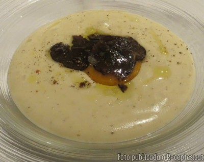 Recepta de cuina de Crema de patata tofonada i rovell d'ou