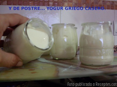 Recepta de cuina de Iogurts naturals, sense iogurtera