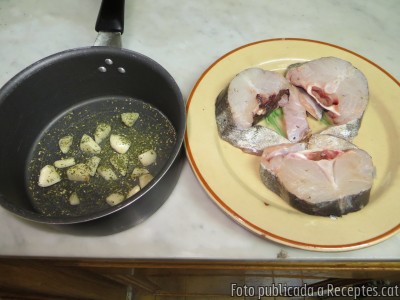 Recepta de cuina de Lluç fresc bullit amb alls i julivert sec