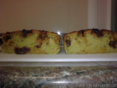 Recepta de cuina de Plum-cake dolç de carbassó i panses
