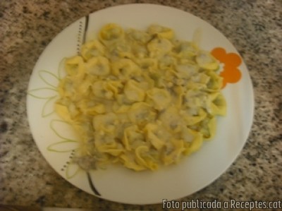 Recepta de cuina de Tortellinis amb salsa de Cabrales