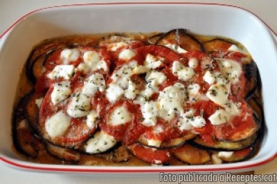 Recepta de cuina de Albergínia amb tomàquet i mozzarella