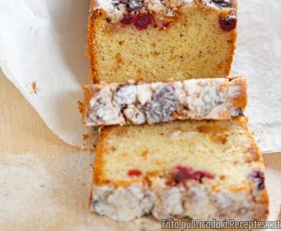 Recepta de cuina de Cake d’amaretti amb guindes