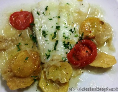 Recepta de cuina de Bacallà al forn amb patates i ceba