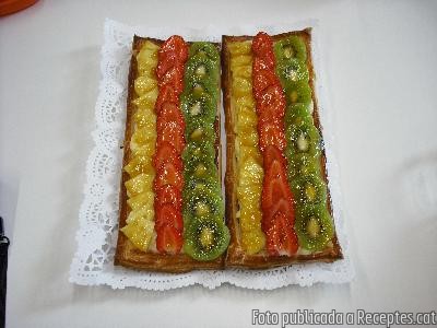 Recepta de cuina de Bandes de pasta de full amb fruites