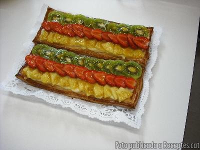 Recepta de cuina de Bandes de pasta de full amb fruites