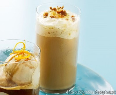 Cafè fred amb amaretto i crema