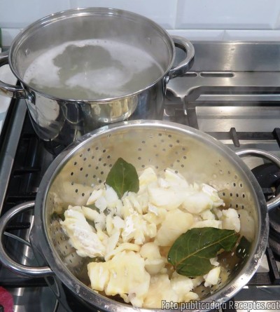 Recepta de cuina de Canelons de brandada de bacallà amb salsa de mousse d’escalivada