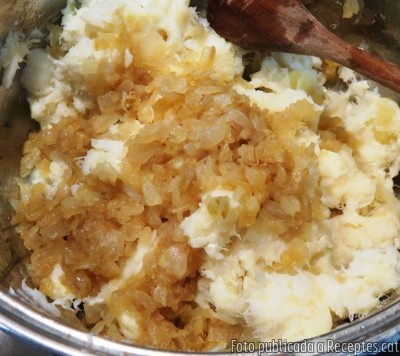 Recepta de cuina de Canelons de brandada de bacallà amb salsa de mousse d’escalivada