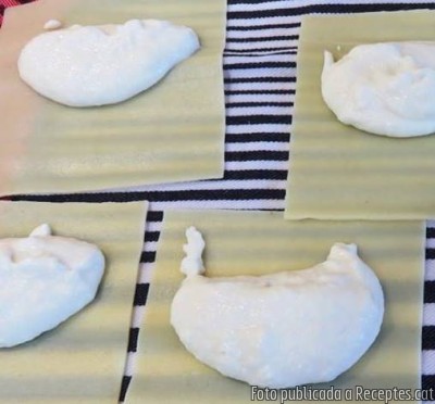Recepta de cuina de Canelons de brandada de bacallà amb salsa de mousse d’escalivada