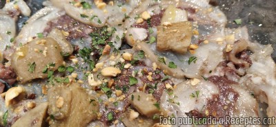 Recepta de cuina de Carpaccio de peus de porc amb botifarra negra i ceps