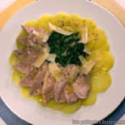 Carpaccio Svizzero (Carn de Porc cuita, tallada en rodanxes fines amb Espinacs i un llit de Patates)