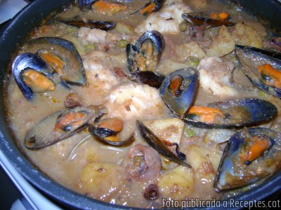 Recepta de cuina de Cassoleta de peix i marisc amb patates
