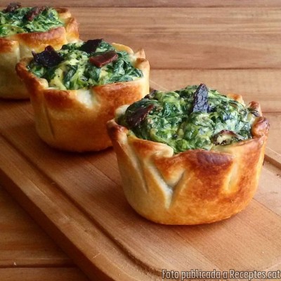 Recepta de cuina de Cassoletes d'espinacs al forn amb pernil i formatge de cabra