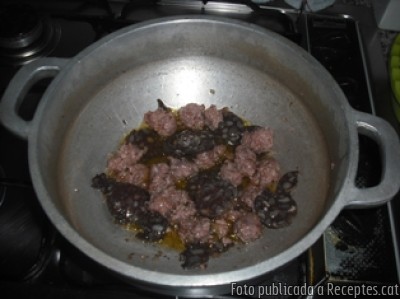 Recepta de cuina de Ceps amb botifarra negra i crua