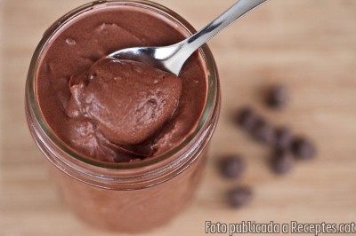 Mousse de xocolata amb avellanes