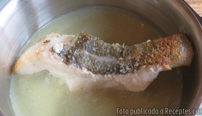 Recepta de cuina de Corball amb salsa de ceba i fonoll