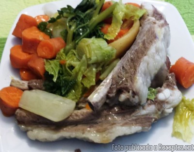 Recepta de cuina de Costella de porc bullida amb hortalisses i verdures
