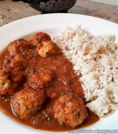 Recepta de cuina de Curry de pilotilles de peix - nga soke lone hin