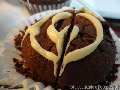 Recepta de cuina de Magdalenes de xocolata  amb xips de xocolata