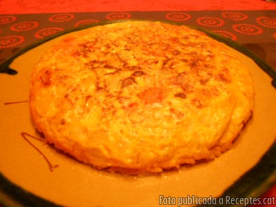 Recepta de cuina de Truita de patata ceba i sobrassada