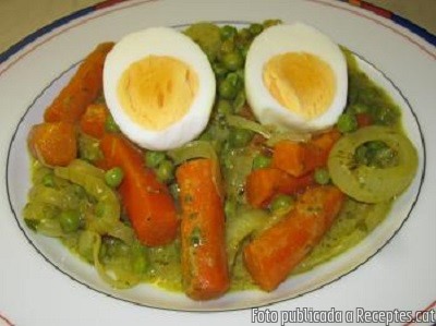Recepta de cuina de Ous amb salsa de curri i verdures fresques