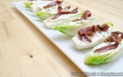 Recepta de cuina de Endívies al rocafort, amb anxoves en salaó