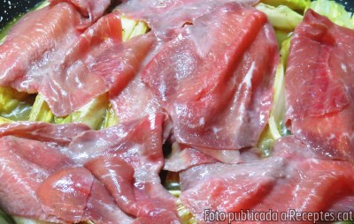 Recepta de cuina de Endívies amb carpaccio de vedella i toc de formatge