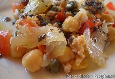 Amanida de cigrons amb bacallà