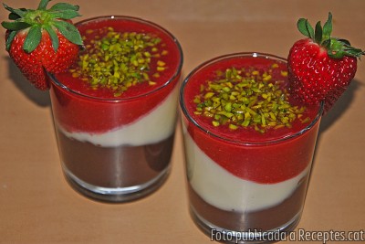 Recepta de cuina de Postres de Maduixa amb xocolata i vainilla