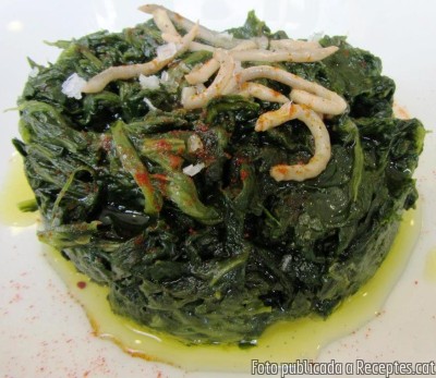 Recepta de cuina de Espinacs al vapor amb oli de gules i allets