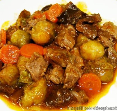 Recepta de cuina de Estofat de vedella amb  pastanagues i cols de Brussel•les