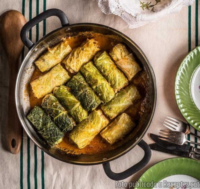 Recepta de cuina de Farcellets de col farcits de bacallà, amb salsa de vermut de Reus