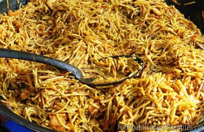 Recepta de cuina de Fideuà de bolets i botifarra