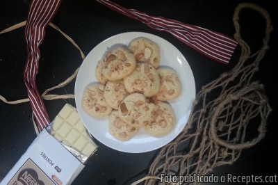 Recepta de cuina de Galetes de vainilla (sense mantega) amb ametlles i xocolata blanca