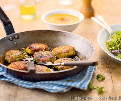 Recepta de cuina de Hamburgueses de llenties amb salsa de pastanaga