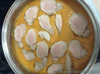 Recepta de cuina de Filet de porc amb salsa de pebrots i formatge