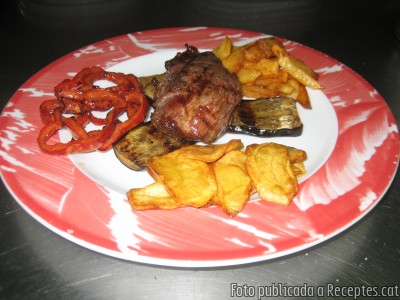 Recepta de cuina de Solomillo de ternera brasa con guarnición