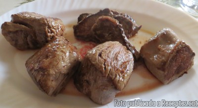 Recepta de cuina de Filet de vedella a la planxa amb rovellons gratinats al forn