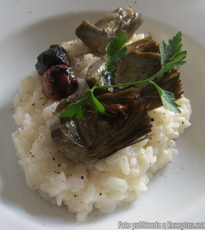 Recepta de cuina de Risotto de formatge de cabra i carxofes confitades