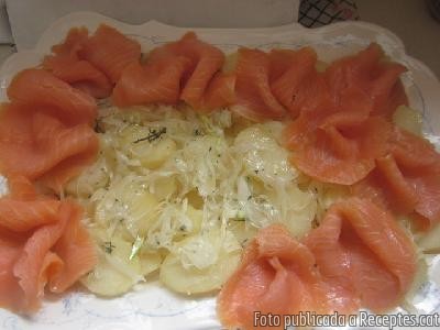 Recepta de cuina de Salmo amb patates i ceba