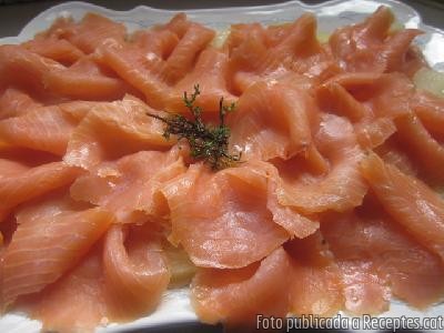 Recepta de cuina de Salmo amb patates i ceba