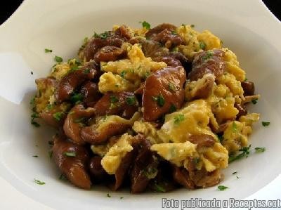 Recepta de cuina de Ous remenats amb bolets